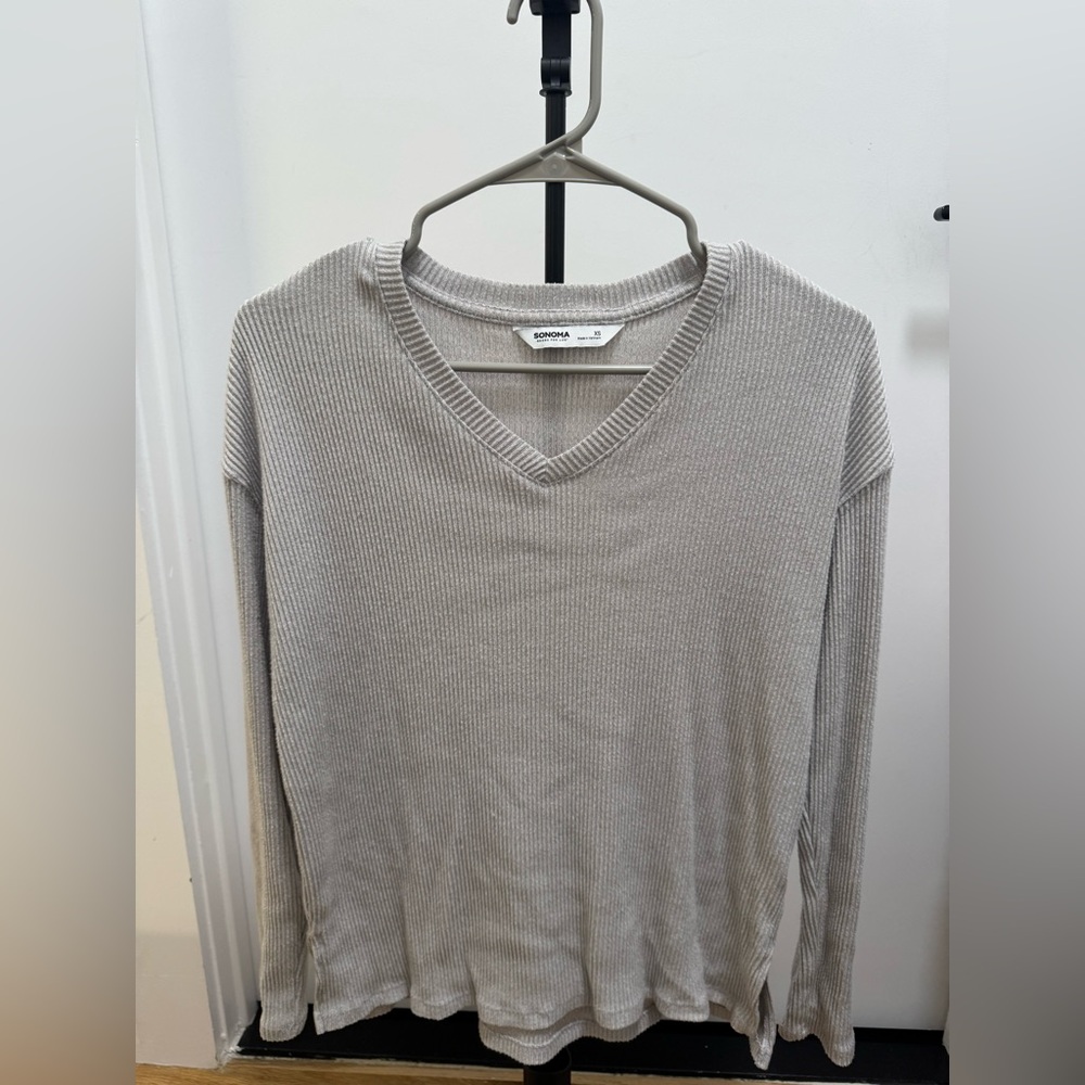 Sonoma Women's Light Gray V-Neck Sweater